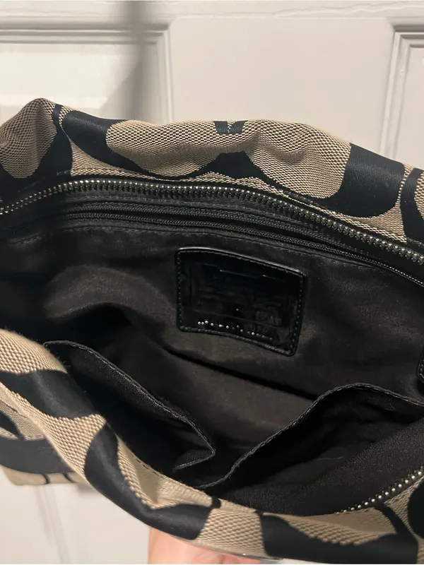 Coach Black and Gray Signature Canvas Shoulder Bag with Adjustable Strap - Image 6