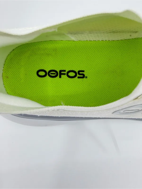 OOFOS OOmy Stride sneakers feature a breathable mesh uppers. Color white SZ 7.5 - Image 9
