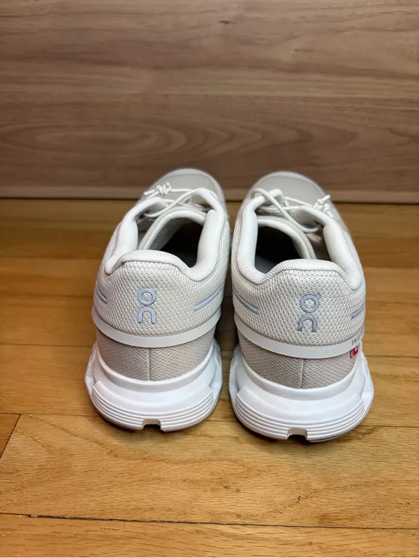 On Cloud 6 Women’s Sneakers in Pearl / White - Size 7.5 - Image 4