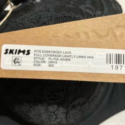 SKIMS Fits Everybody Lace Bra 36D - Image 4