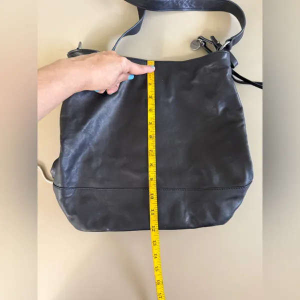 Lucky brand, leather bucket style multi pocket crossbody bag - Image 16