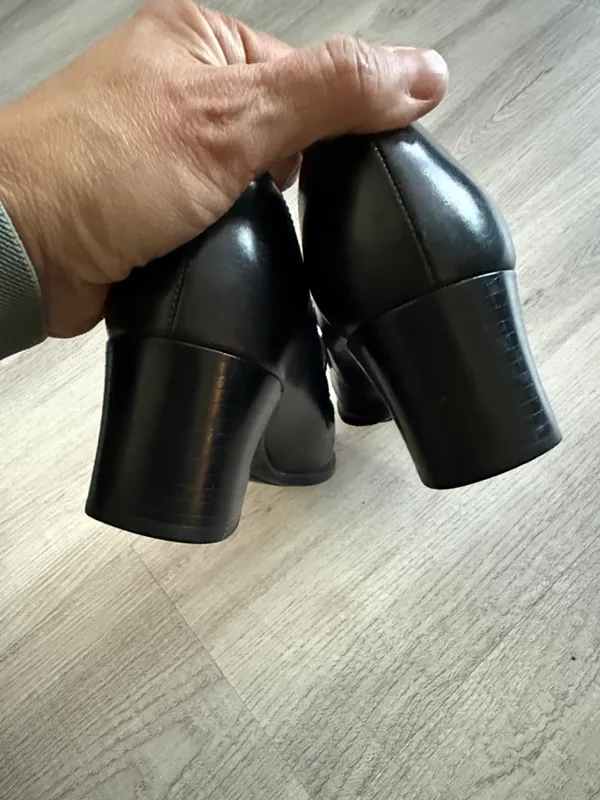 Bandolino Black Leather Mid-Heel Loafers with Silver Accent Size 6.5 - Image 11