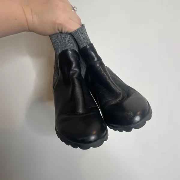 The Flexx Women’s Leather Black Gray Heeled Booties Size 8 - Image 2