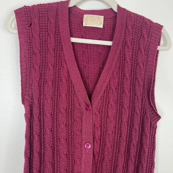 Vintage‎ Pendleton 100% Pure Wool Button Front Maroon Sweater Vest Size Medium - Image 3