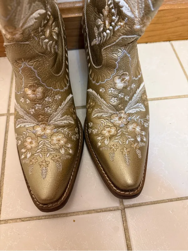 dingo | Primrose Metallic Gold Western ankle boots size 8 - Image 11
