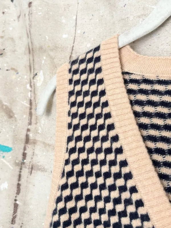 J Crew Cashmere Jacquard V-Neck Sweater Vest - Image 5