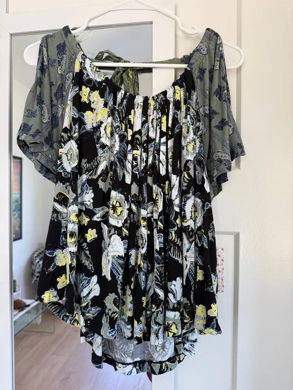 NWT Free People Baja Babe Cold Shoulder Floral Print Top Black Combo Size Medium - Image 4