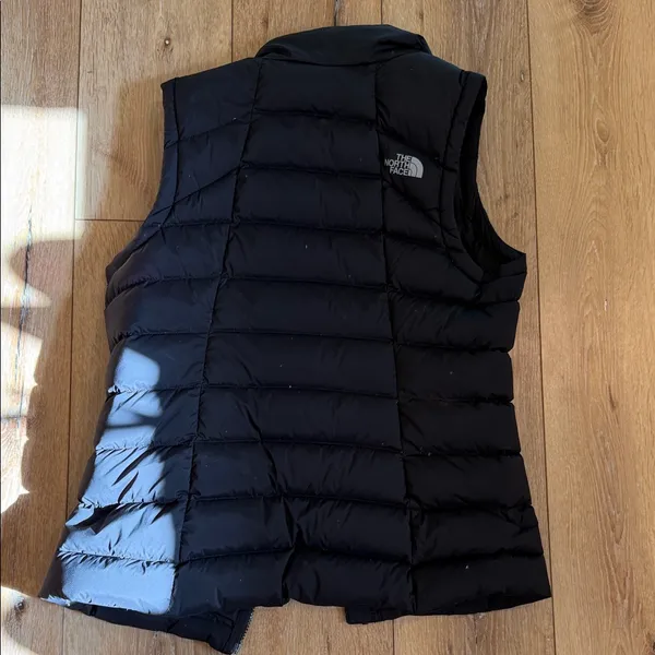 The North Face Women's Black Puffer Vest - Image 4