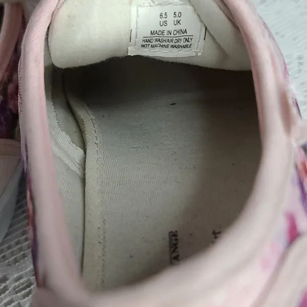 The Bradford Exchange Lena Liu breast cancer shoes 6.5 - Image 7