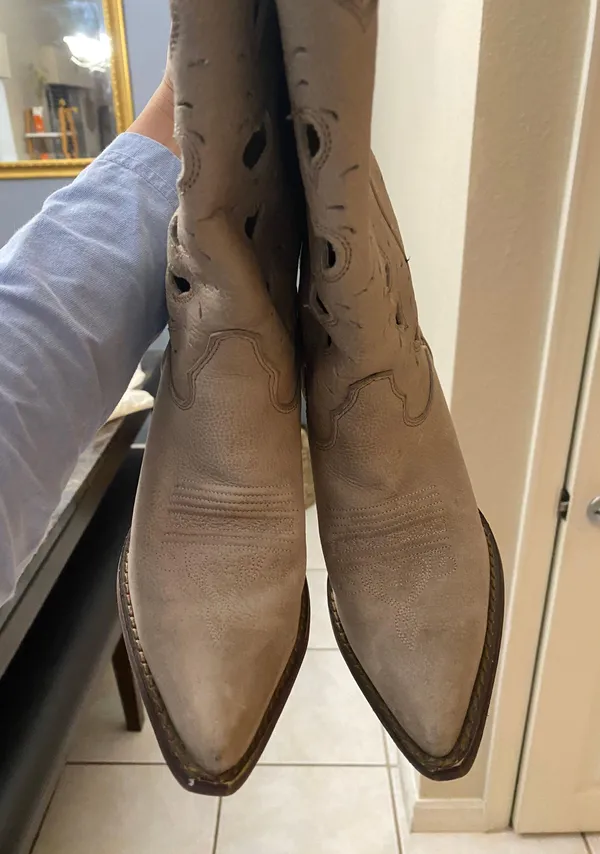 Tan Heart Cowboy Boots Size 6 - Image 2