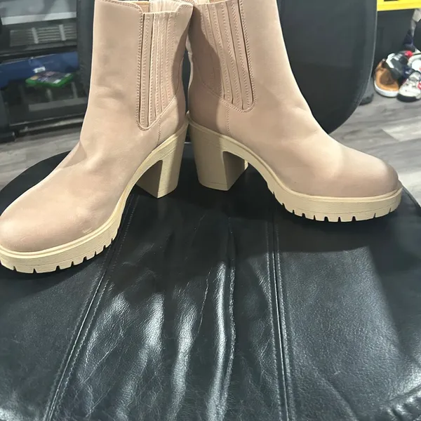 ZBY Women's Tan Ankle Boots SIZE 8.5 - Image 7