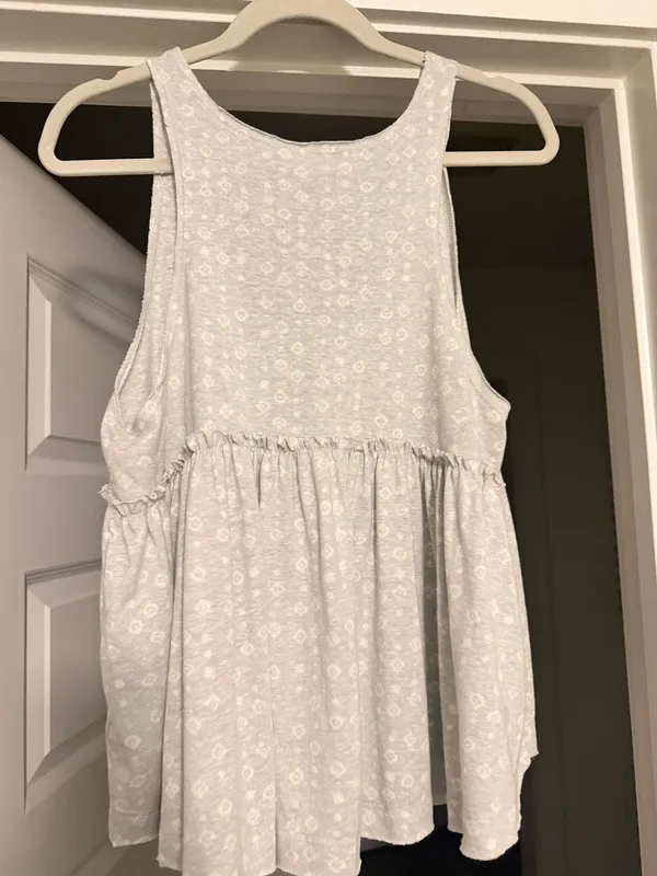 Fourteen & 9th Boutique Top Tank Grey Sleeveless Large - Image 3