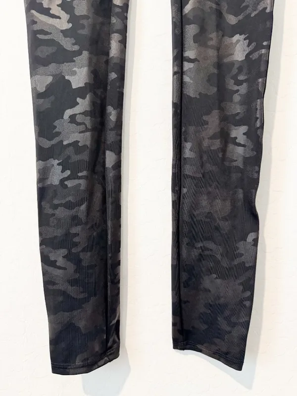 Spanx Camo Leggings Size‎ Small Black Matte Faux Leather Shaping Downtown Indie - Image 4