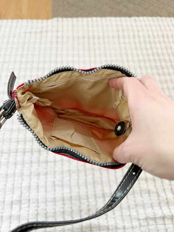 Kipling Vintage Red Clutch with Black Strap - Image 3