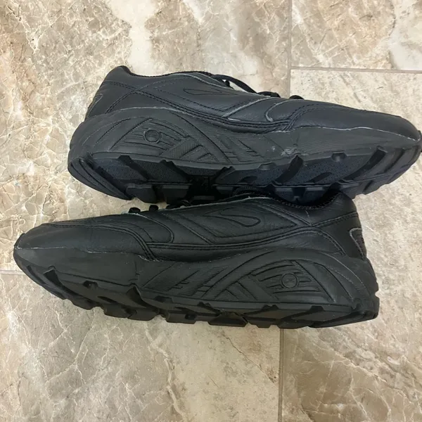 Brooks Addiction Walker Shoes size 8.5 D - Image 4