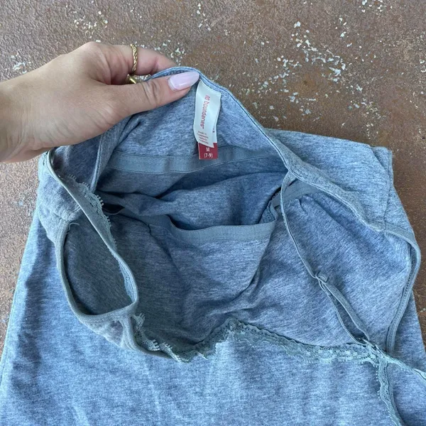 Brandy Melville Y2k basic gray lace cami top sz m / has a built in bra - Image 5
