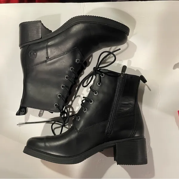 Cute clean lace up Timberland black leather boots 2” block heel classic street - Image 12