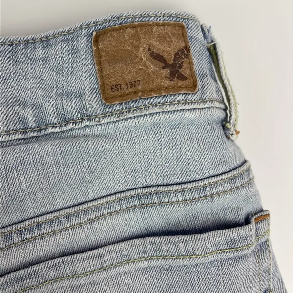 American Eagle Denim Cutoff Shorts Stretch High Rise Light Wash‎ Raw Hem Size 2 - Image 2
