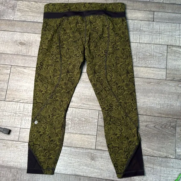 Lululemon Athletica Crop Pencil Lace Brave Olive Black / Black - Image 2