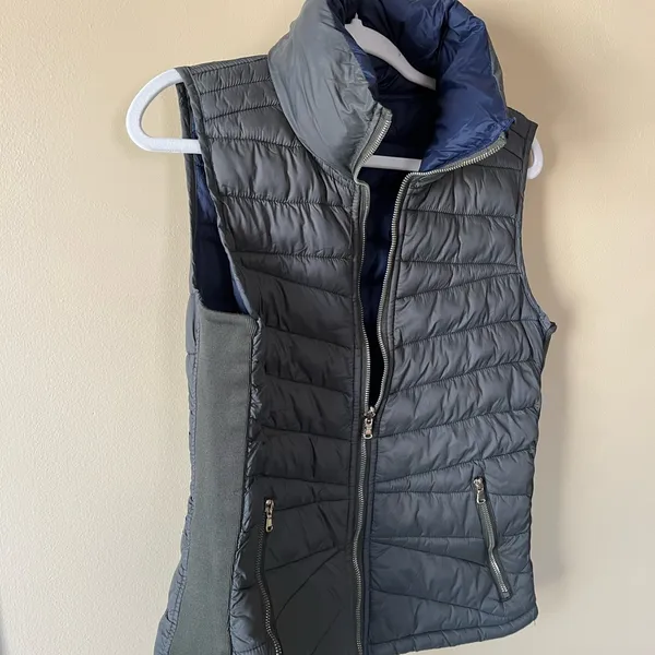 Quilted Reversible Vest in Olive green and Blue - Image 2