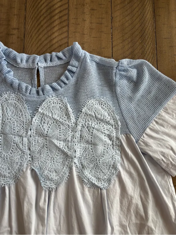 Lace Trim Short Sleeve Blouse Swing Crew Neck Ruffle Hem Blouse - Image 3