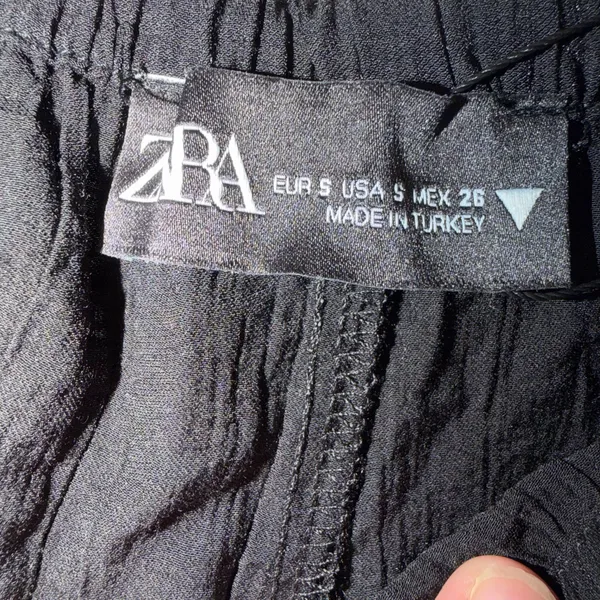 ZARA black linen like material shorts with faux button detail - Image 3