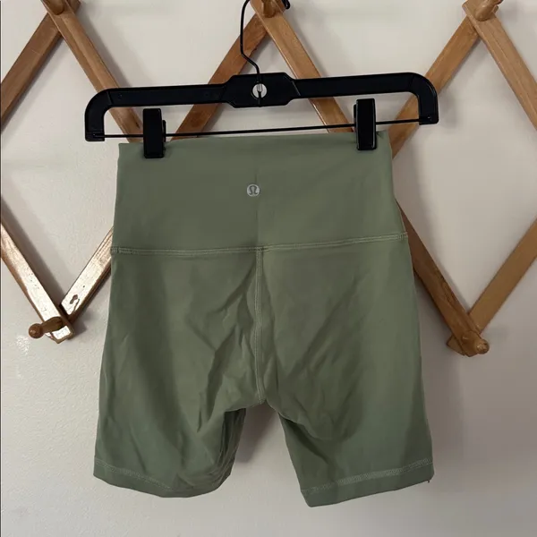 Lululemon Green Bike Shorts Size 4 - Image 2