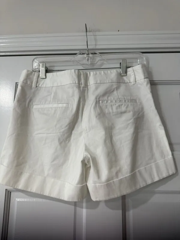 Express Women's Size 6 White Cuffed Chino Mid Rise Shorts Waist 99% Cotton - Image 4