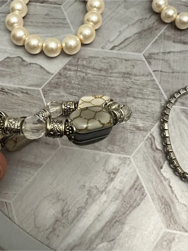 Source Unknown Lot Of 5 Womens Stretch Bracelets Faux Pearl Rhinestone Beaded Fashion Jewelry - Image 2
