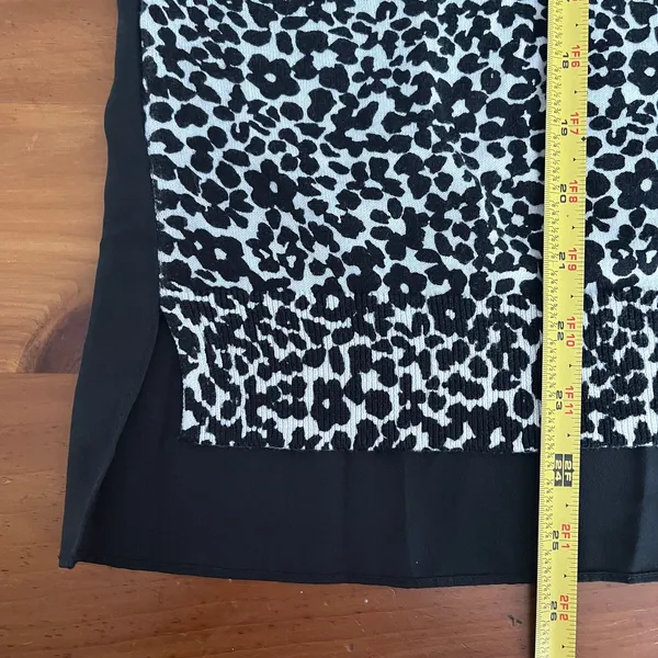 LOFT Women’s Black White Floral Spot‎ Mixed Media Sweater Size Medium - Image 8