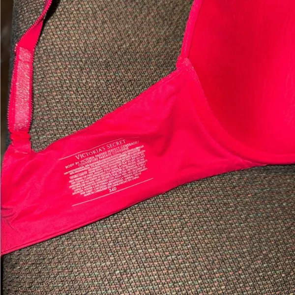 Victoria's Secret Body By Victoria Padded Perfect Coverage Bra size 34D RN 54867 - Image 4