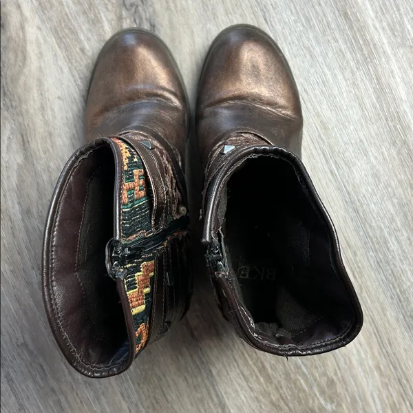 BKE/Buckle “Pluto” Bronze Ankle Boots with Patterned Fabric Size 8.5 - Image 6