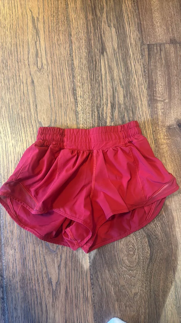 Lululemon Hotty Hot 2.5" Low-Rise - Image 4