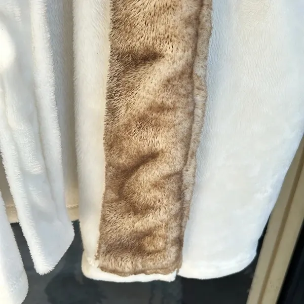 Things Remembered Fur Trim Plush Luxurious Bath Robe Embroidered Initial “F” NWT - Image 5