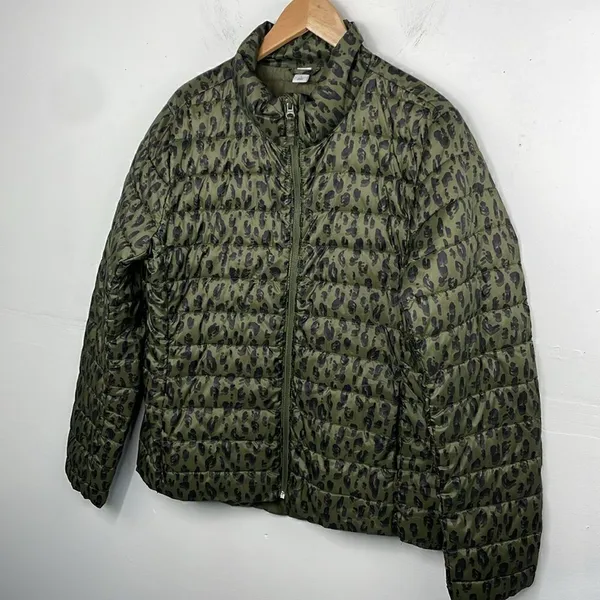 Old Navy Go-H20 Water-Resistant Narrow-Channel Puffer Jacket size Large - Image 2