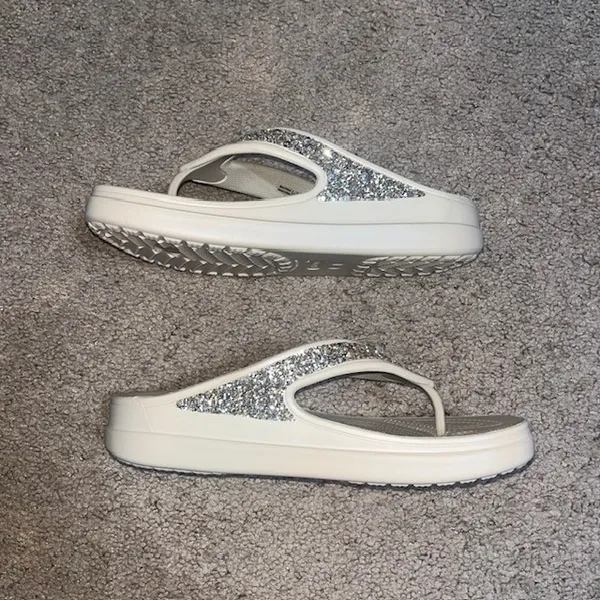 Crocs Classic Crocs Glitter II Flip Sandals Platform Thong Bone Tan‎ Beige 10 - Image 3