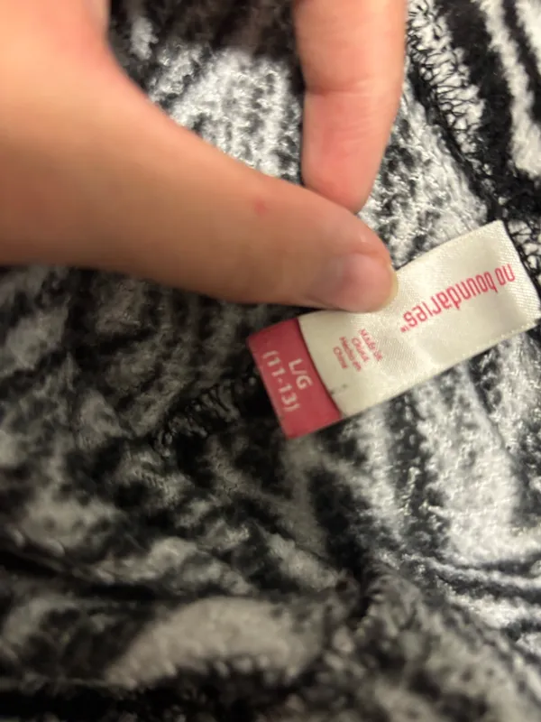 Super cute black & white zebra print fuzzy bottoms 🖤🤍 • Size 11–13 (UG) • Black & white zebra print • Soft/fuzzy material • Adjustable black drawstring waist • Y2K / coquette / edgy aesthetic Perfect with a cropped tank, baby tee, or oversized hoodie! Good used condition — see photos for details. - Image 2