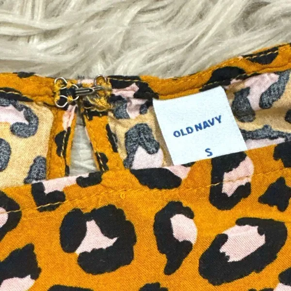Old Navy cheetah Blouse small - Image 2