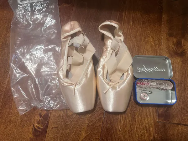 bloch pointe shoes Size 6 - Image 8
