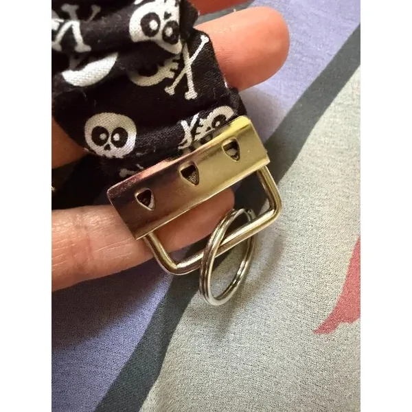 Skull & Crossbones Scrunchie Wristlet Keychain - Image 5