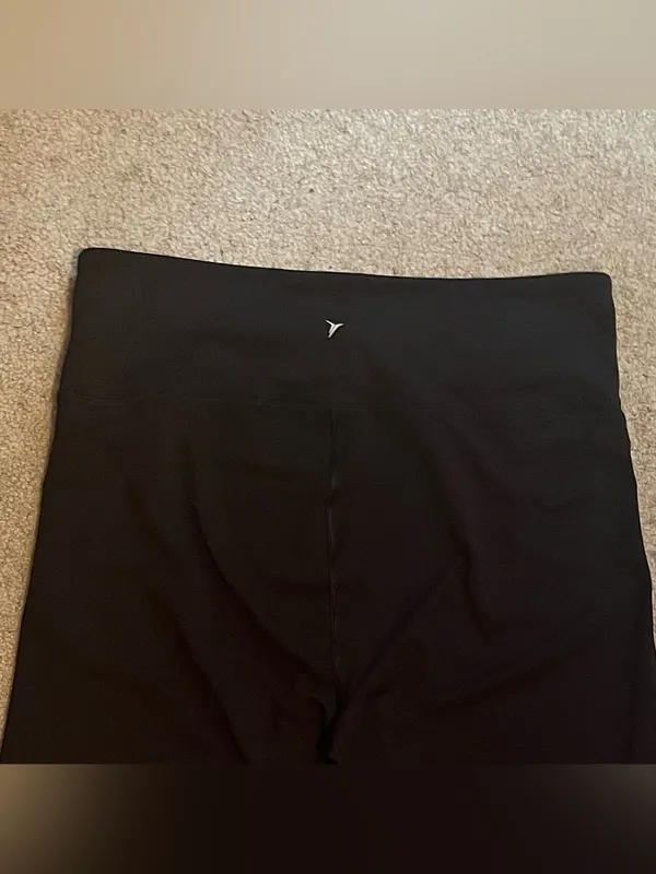 Old Navy Active Women’s Elevate Go-Dry Black High-rise Cropped Leggings - Image 4