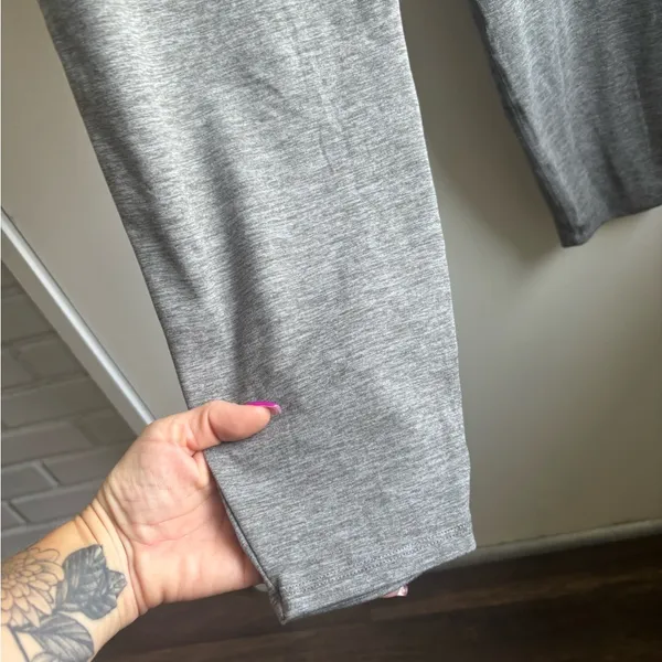 Vuori Lux At‎ Ease High Rise Cropped Pants Large workout yoga athleisure - Image 4