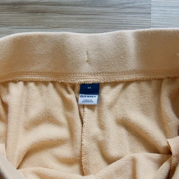 Old Navy Women’s Drawstring Shorts Medium Spun Sugar Tan - Image 2