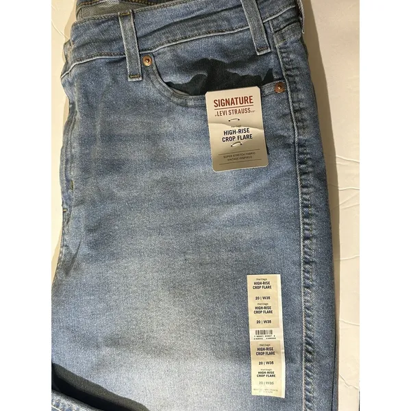NEW W/tags Signature by Levi Strauss & Co. Women's Crop Flare Zip Fly Size 20 - Image 7