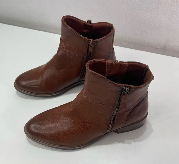 Baretraps ALONA Women 7W Ankle Boots Cognac Brown Side Zip Boho Equestrian - Image 2
