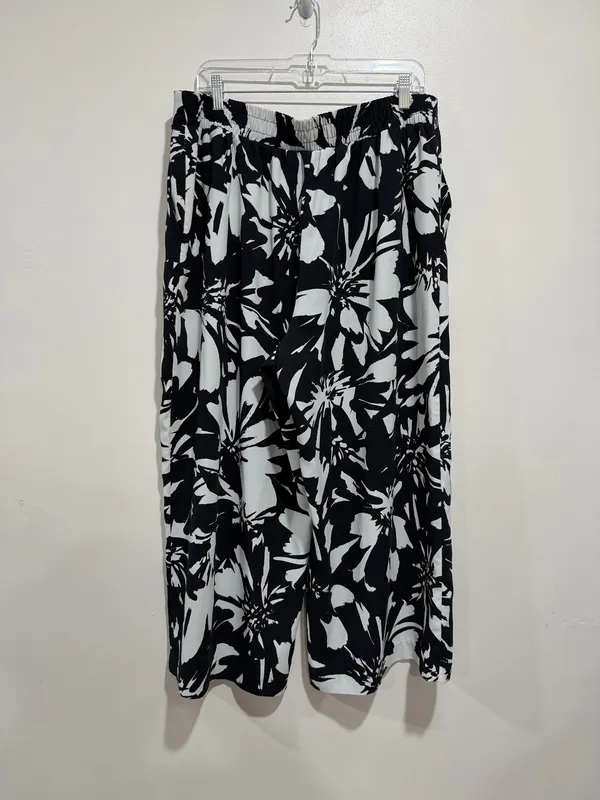 Nine West Black White Floral Wide Leg Crop Pants Size XL - Image 7