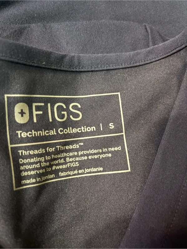 Figs Navy Scrub Set/ Zamora Joggers/ Casma top/ size small NWOT - Image 4
