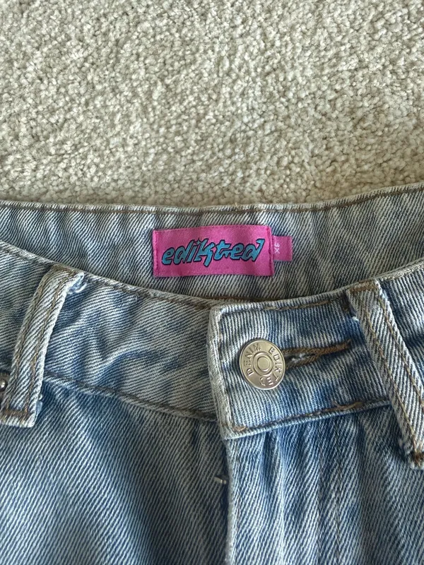 Edikted Raelynn Low-Rise Jeans - Image 4