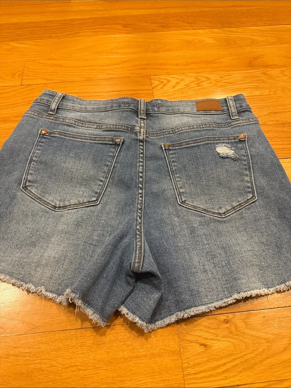 Judy Blue high waisted mild distressed raw hem jeans shorts size large . - Image 8