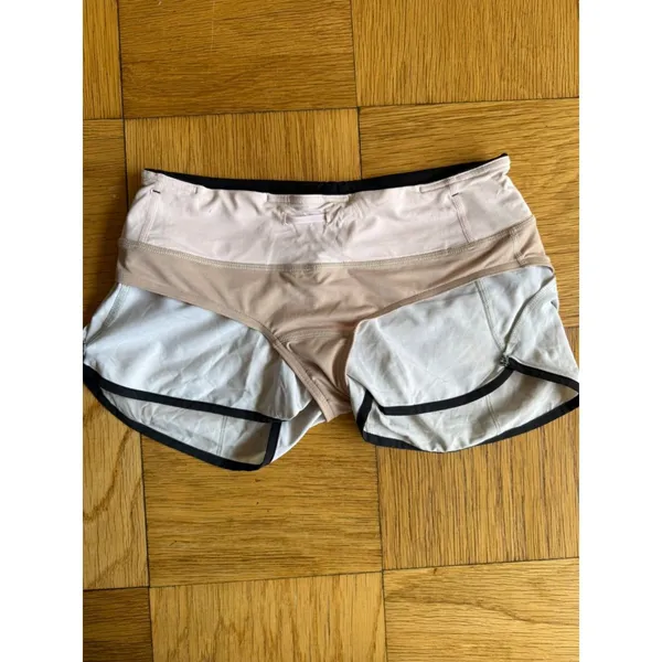 Lululemon Speed Short *4-way Stretch 2.5" Nimbus Puff Size 4 GUC - Image 8